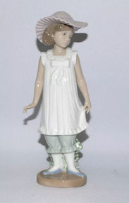 NAO by Lladro Spain "April Showers" Nr. 1126 Design Francisco Catalo H.19,5 cm, € 95,00