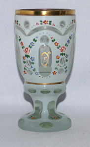 Böhmisches Pokalglas Klarglas Überfang weiß Emaill-malerei Goldrand H. 6,0 cm, € 120,00