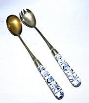 Zwiebelmuster Porzellan Salatbesteck vermessingtes Zinn, L. ca. 27,0 cm, € 99,00