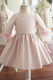 Robe de fête fille rose. Création française Fil de Légende. Boutique vêtements de fête enfants Paris, Neuilly-sur-Seine.