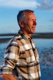 Wattführer Jan Krüger steht bereit für die Wattwanderung zwischen Kampen und List im Weltnaturerbe Wattenmeer Sylt