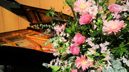 きれいなお花とピアノ