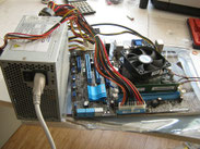 Geöffneter PC mit Mainboard