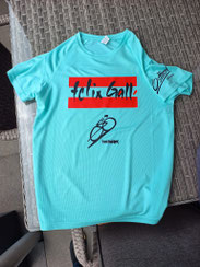 Das Felix Gall-T-Shirt gibt es gratis in Stronach zu haben