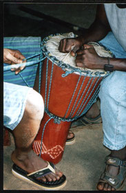 Bild: Djembe Fell aufziehen, (Djembe Percussion)