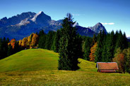 herbstliche Ansicht der Alpspitze über GAP, Foto: W. Roth