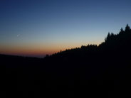 Juliabend mit Venus und Jupiter über dem Geigenbachtal / Vogtland 