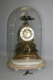 Französische Skelett-Uhr Messing unter Glasglocke ca. 1890 Kette/Schnecke Glocke, € 1800,00