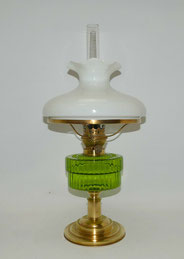 Petroleumlampe um 1900, Reform Rund Brenner, Opalglas, Messing, 54,5 cm, € 375,00