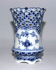 Royal Copenhagen Vase/Zigarrenbecher Musselmalet Vollspitze Blau Nr. 1016 H 11,5, € 225,00