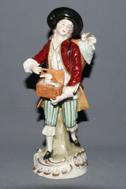 Sitzendorfer Porzellanfigur, Der Hasenverkäufer, Thüringen 19,5 cm , € 165,00