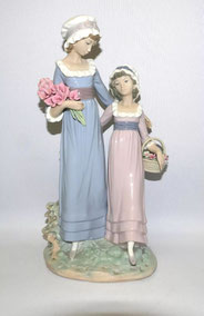 Lladro Spanien Figur "Sisters with Flowers" 5013 Vincent Martinez H. 32,5 cm, € 320,00