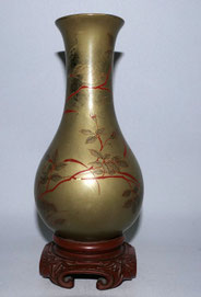Chinesische Fuzhou Foochow Holzvase lackiert Gold Schmetterling Rosen H. 20,5 cm, € 150,00