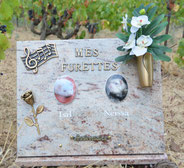 plaques-funeraires-accessoires-gravure-bronze-fleur-photoceramique-lettres