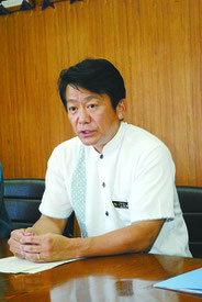 記者会見で陸自配備計画への協力を表明する中山市長=18日午後、市役所