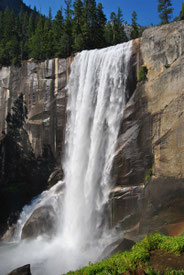 Wasserfall im Yosemite auf der busreise im westen der usa