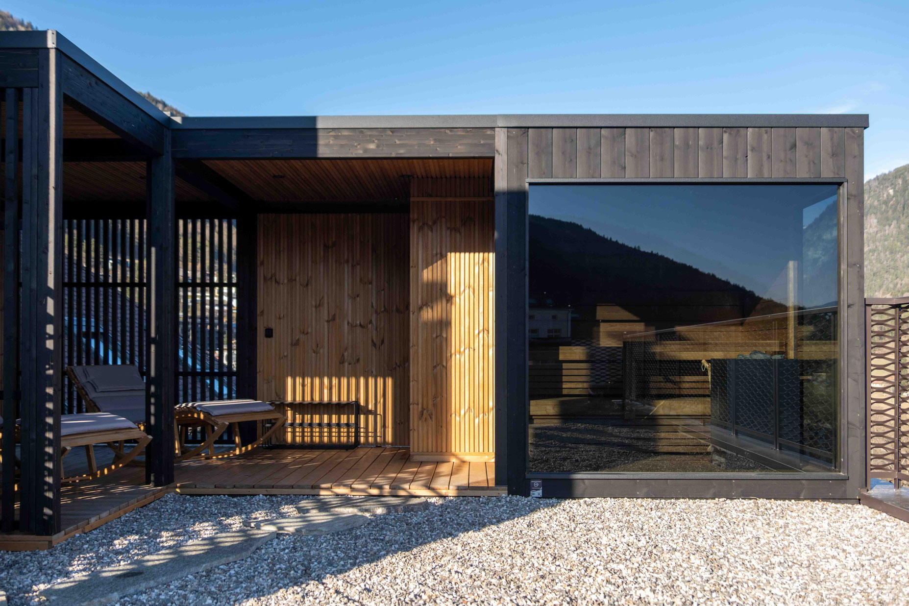 Rooftop wellness with sauna and hot tub at O’Mama family time - south tyrol
