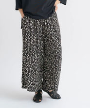 スカートのようなパンツ フォーユー価格　1,980円（税込） 落ち感のあるパンツです