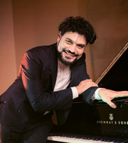 Der Pianist Florian Noak spielt auf Einladung der Catoire-Musikinitiative am 29.3.2024 im Forum der Musikschule Lüneburg
