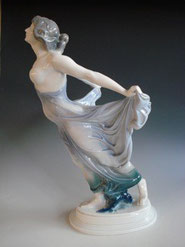 Rosenthal Figurine, 1911s. Design Ferdinand Liebermann. Elite Design. 