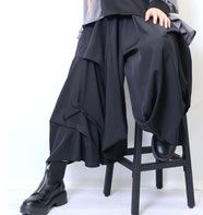 【再入荷】 個性的なフリルワイドパンツ 4,290円→1,680(税込)    