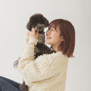 犬と家族の写真撮影