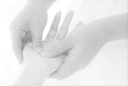zwei-daumen-massieren-pressend-handinnenseite