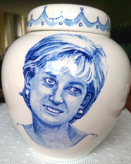 Unieke-handbeschilderde-Urnen-Urn met-portret-Delfts-Blauw