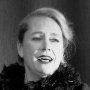 Kirstin als Josephine Zillertal in "Pension Schöller" 2024