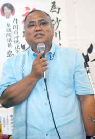 後援会事務所開きで支持を訴える砂川氏=(7日夜)