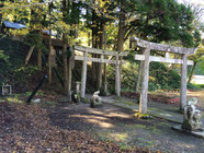 第2・第3鳥居より境内を望む