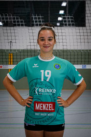 Laura Czeczine