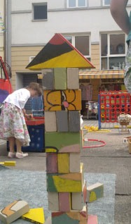 großes Holzpuzzel zum bauen und puzzeln