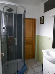 Salle d'eau et toilettes séparées 