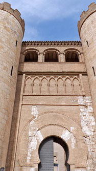 Palacio de la Aljaferia, Eingang