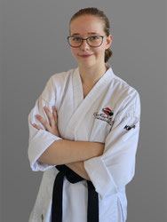 Sophie Luna Parthier, Instructorin der Karateschule in Hannover.