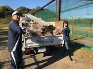 朝一で鎌倉山の家の方たちが薪とタン管を運んでくれました。石井夫妻ありがとうございました！