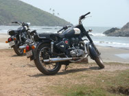 Enfield am Strand