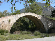 Brücke über  Megalopotamos