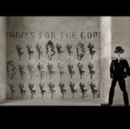 ombres chinoises de personnages grimpant au mur