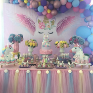 mesa de dulces de unicornio