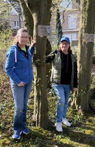 Simone Billotin und Ulla Koslowski-Demel setzen sich für den Schutz der alten Bäume ein.