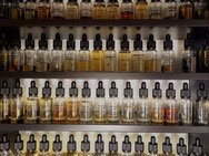flacons de parfums minutieusement sélectionnés