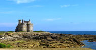 Sehenswürdigkeiten Frankreich: Alte Steinvilla an der Steinküste bei Quiberon in der Bretagne.