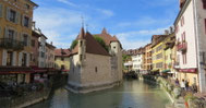 Sehenswürdigkeiten Annecy: Altes Gefängnis auf der Flussinsel in der Altstadt von Annecy.