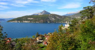 Sehenswürdigkeiten Rhône-Alpes: Das malerische Dorf Duingt am Lac d'Annecy.