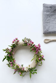 Handgemaakte ronde vaas voor kleine bloemen