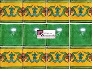 <img src="ruta-de-la-imagen.jpg" alt="Cenefa Guía Especial Mostaza con Liso Verde Deslavado de azulejo Talavera mexicano hecha a mano">