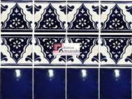 Cenefa en Azulejo Talavera modelo Sierra con Liso Azul Cobalto en 10.5 x 10.5 cm, ideal para baños y cocinas mexicanas lo encuentras en Rústicos Artesanales visítanos en nuestra web www.rusticosartesanales.com