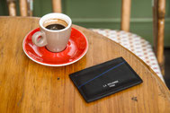 maroquinerie porte cartes cuir liseré bleu fait main paris sellier atelier la colombe made in france